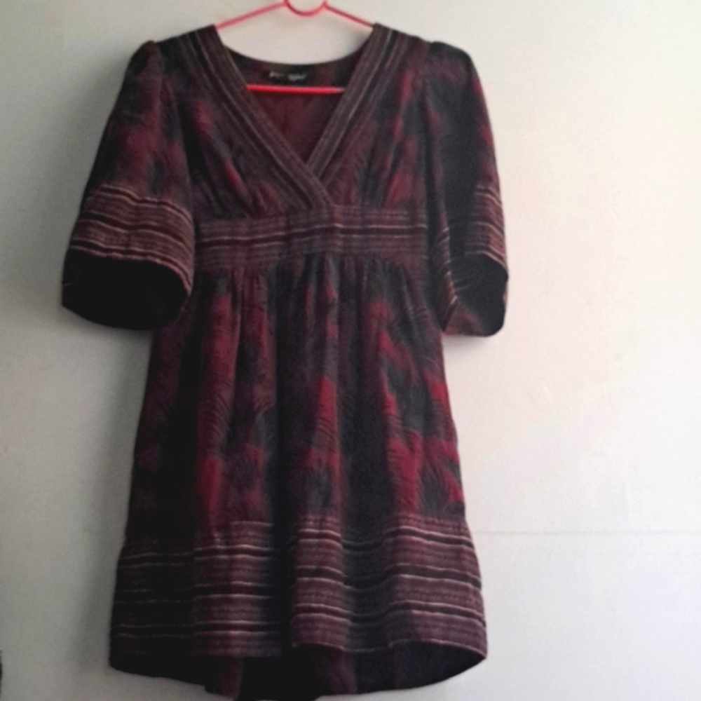 Betsy Johnson, Size 2, Deep neckline midi dress
